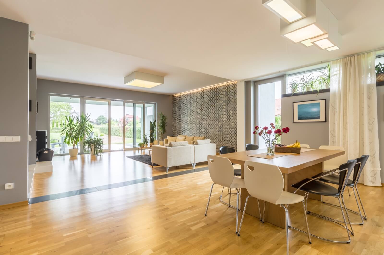 Home Staging - Bright Spacious House