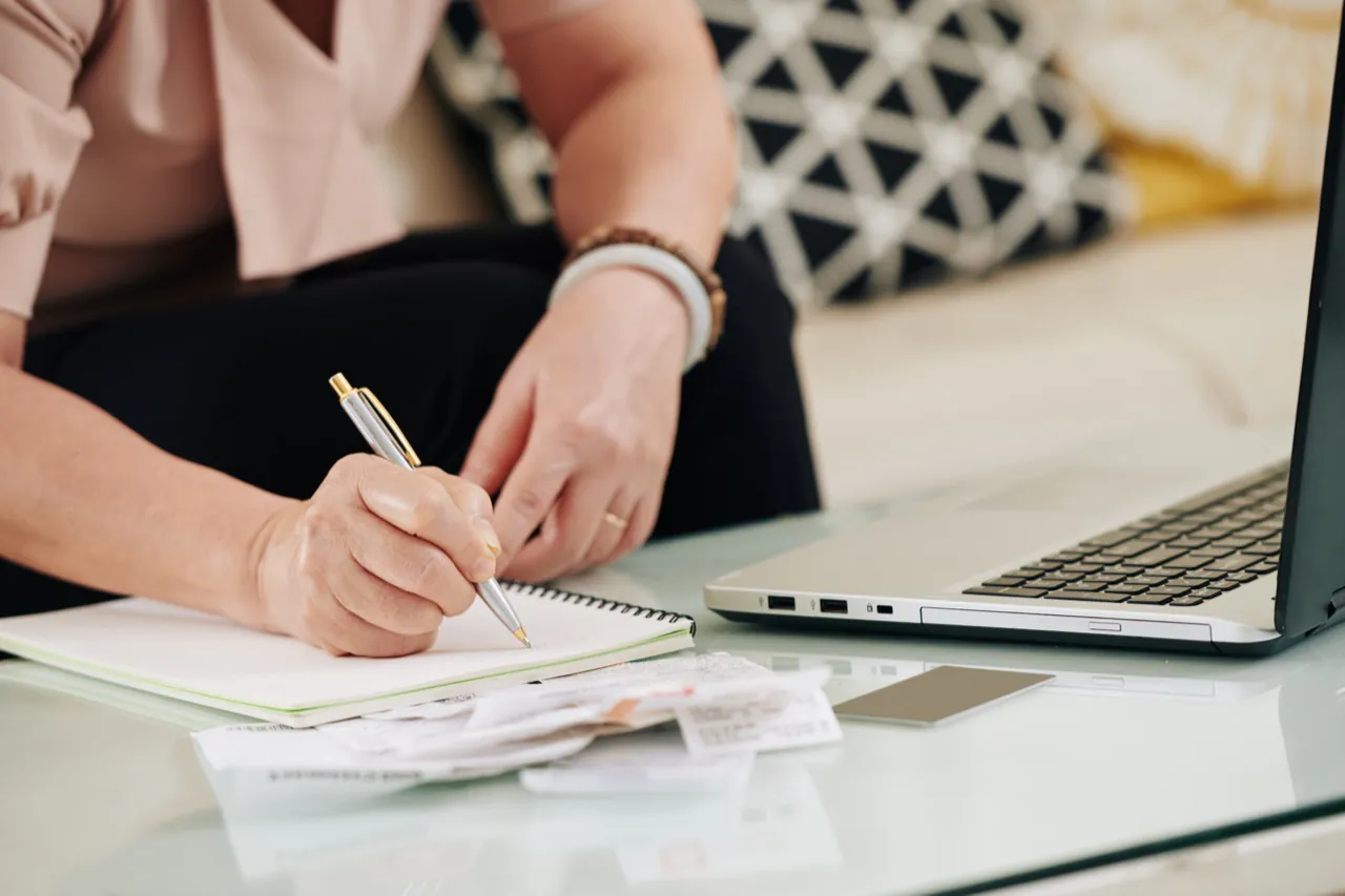 Airbnb - Budget Managing Airbnb - Budget Managing