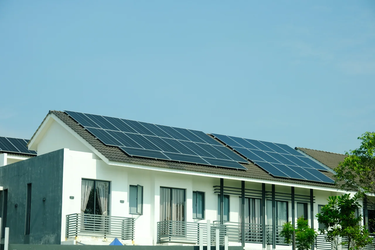 Casa Ecol&oacute;gica en Miami con Paneles Solares en el Tejado que Contribuye al Mercado Inmobiliario Ecol&oacute;gico